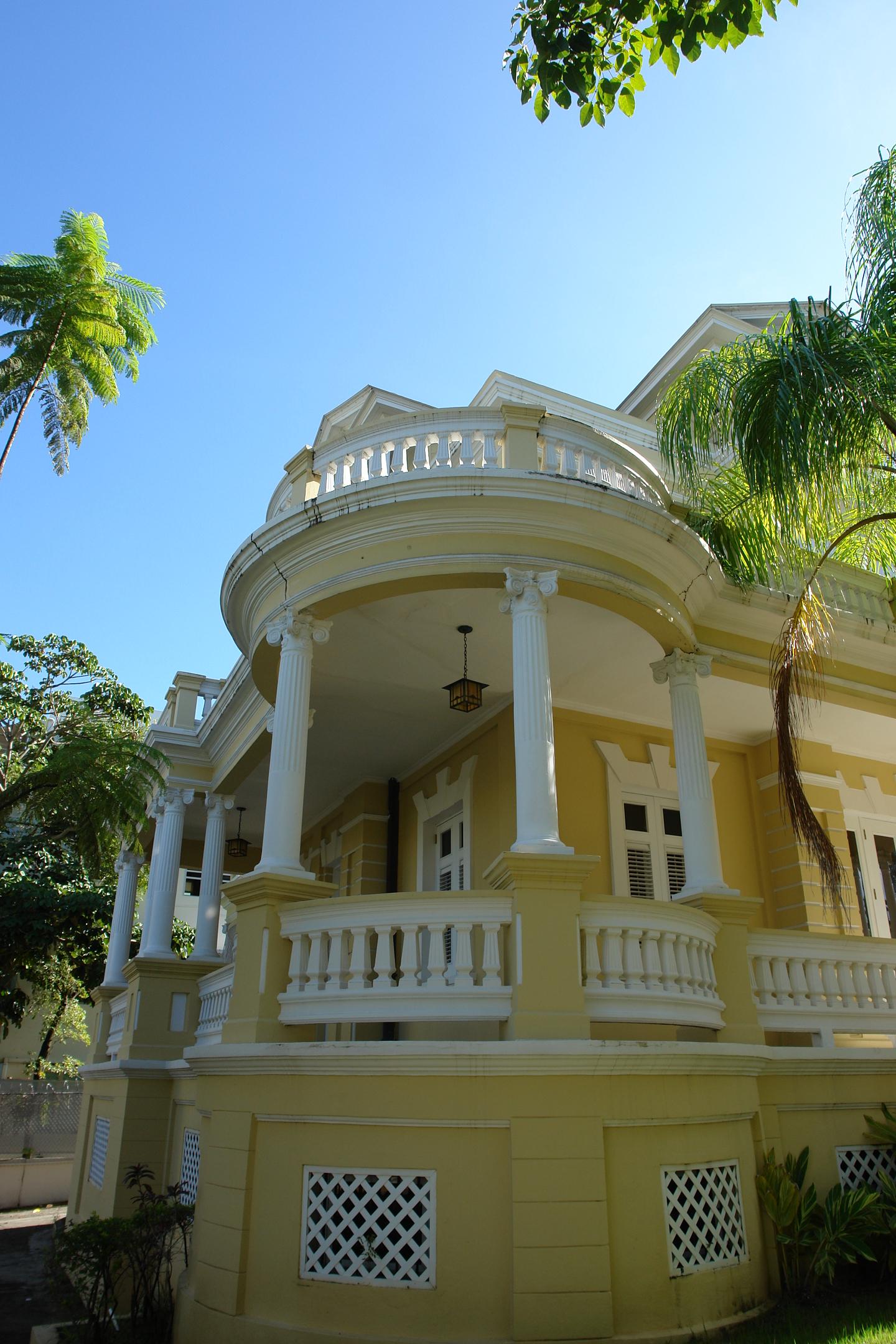 Casa La Giralda - Avenida Miramar, esquina calle Marti 651 - San Juan (Miramar) - 2011 00025